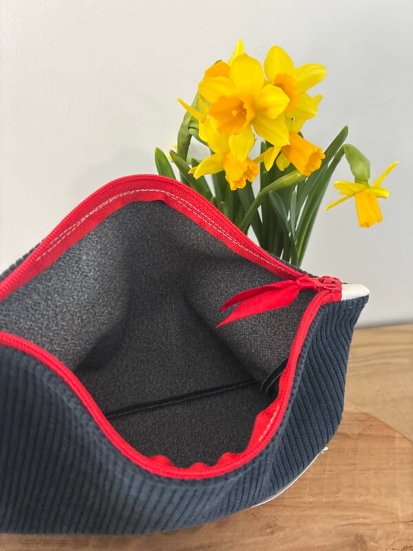 20260311_144514102_iOS Pochette zippée en velours