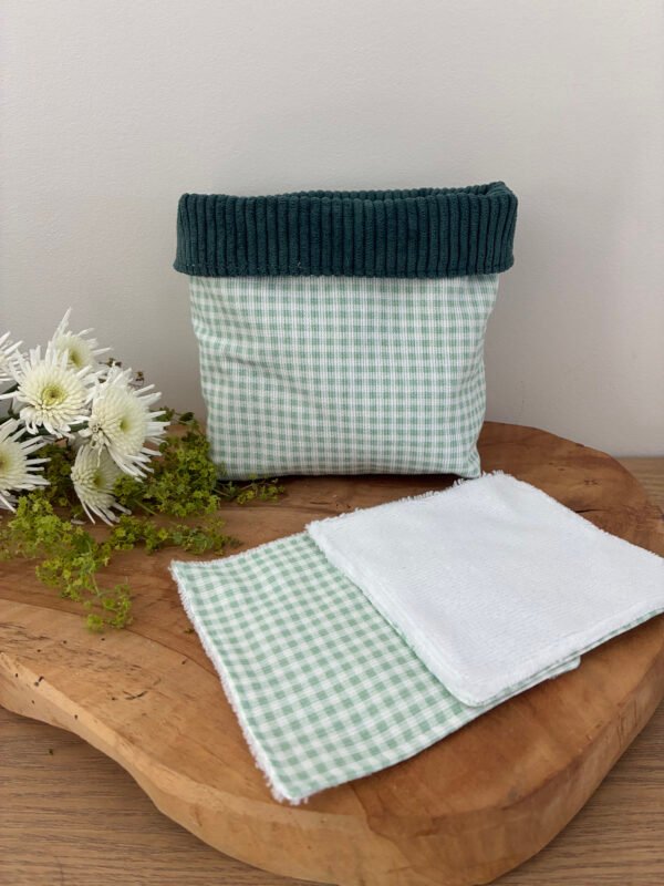 Panière et lingettes